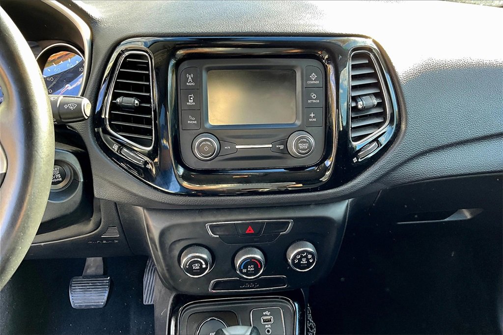 Used 2018 Jeep Compass Latitude image 27