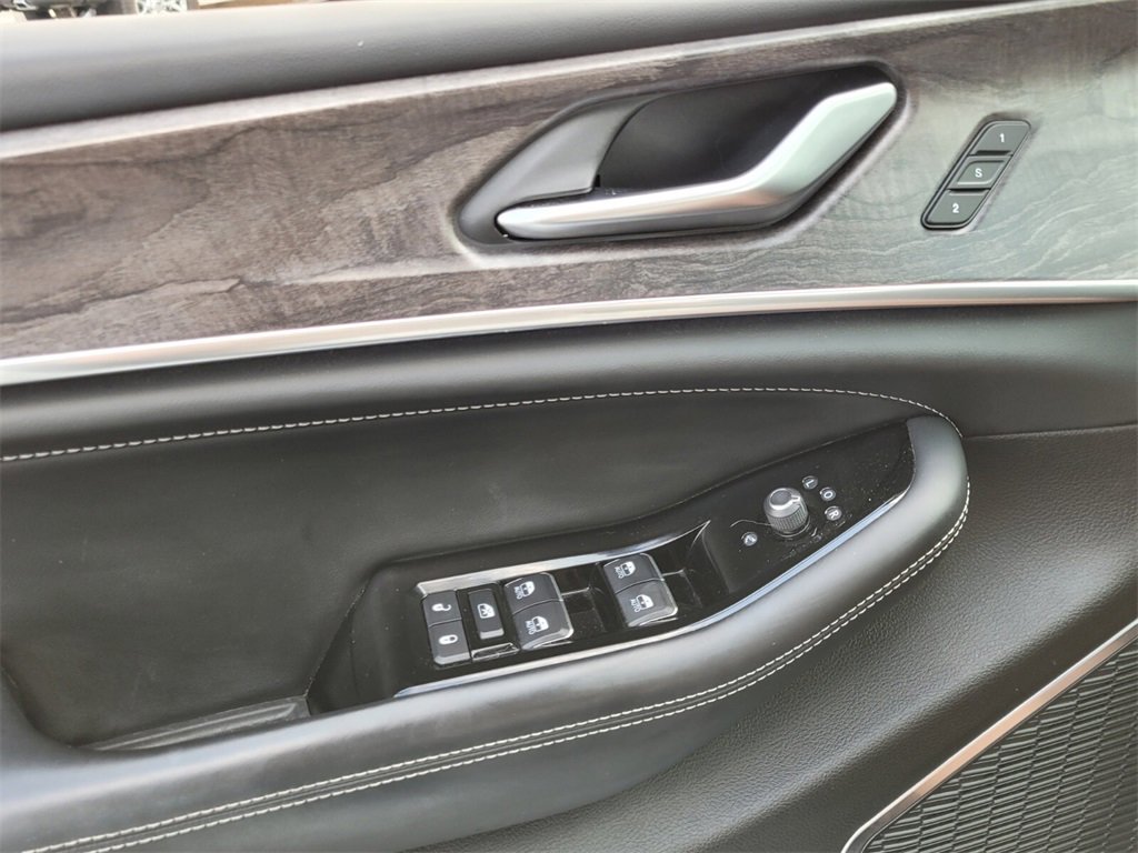 Used 2023 Jeep Grand Cherokee L Overland image 27