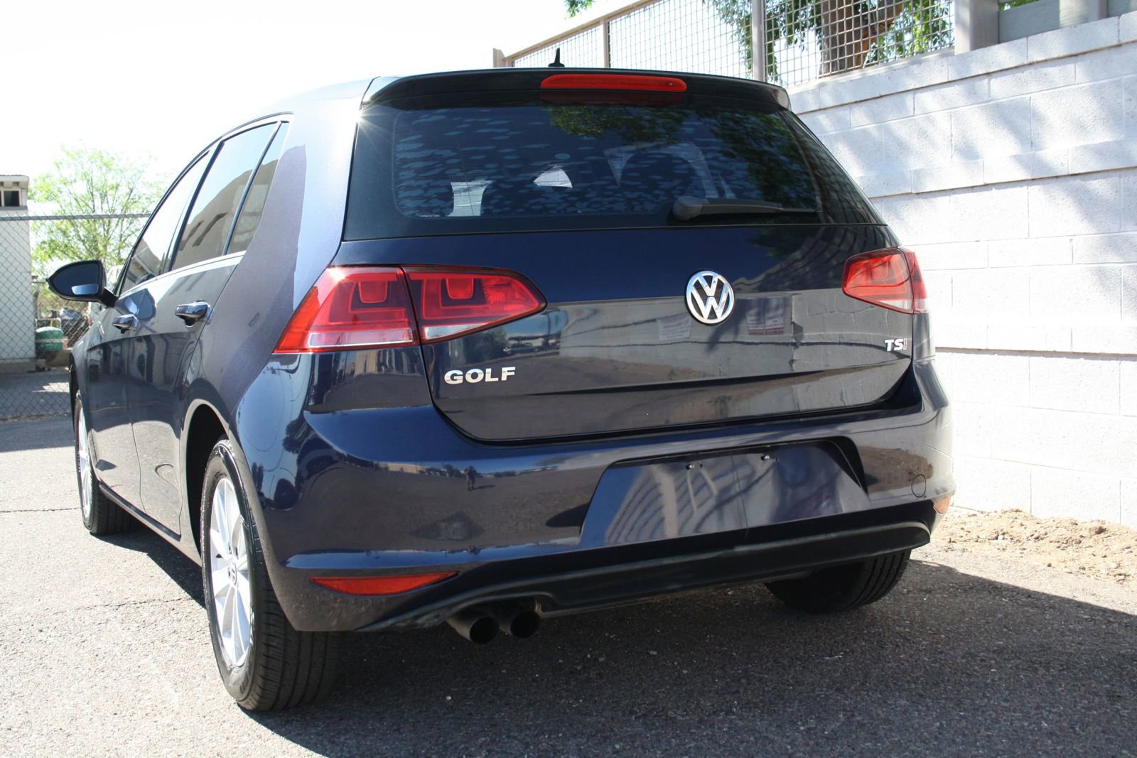 Used 2015 Volkswagen Golf S image 31