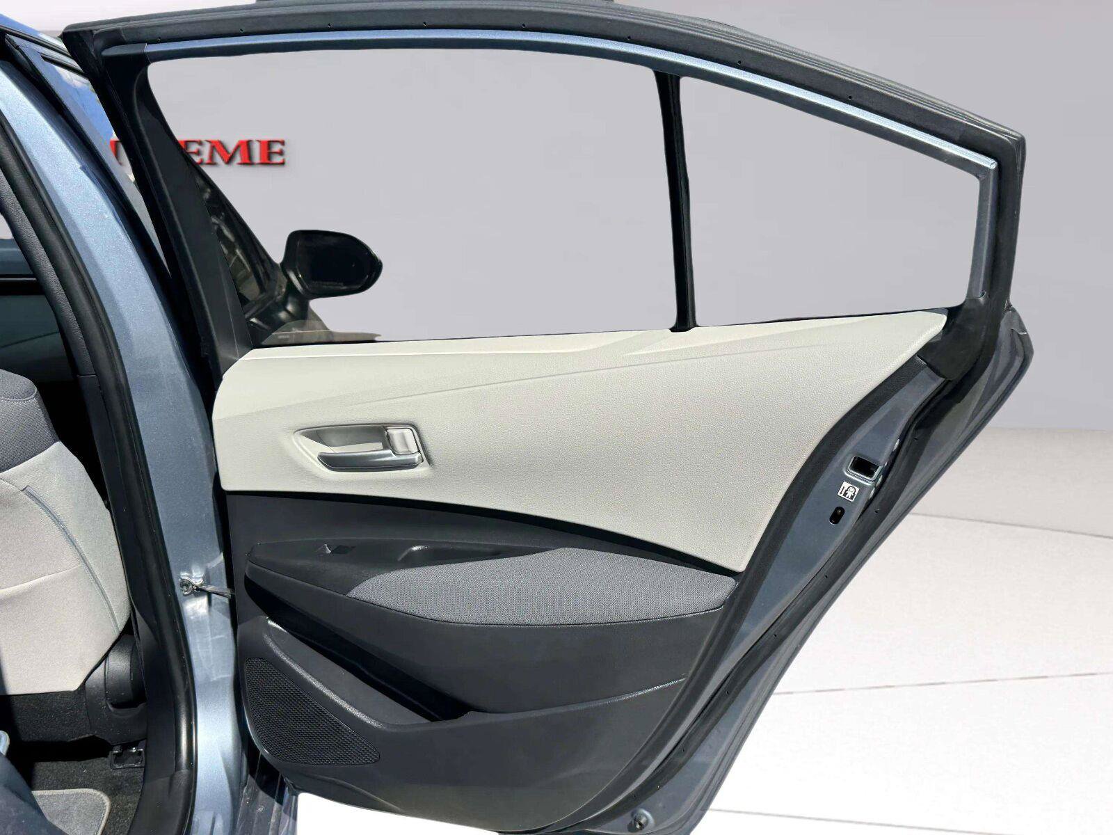 Used 2021 Toyota Corolla LE FWD image 35