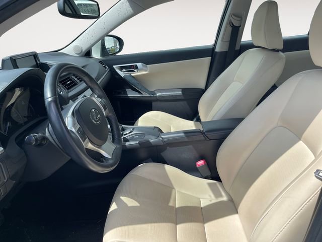 Used 2013 Lexus CT 200h w/ Premium Pkg w/Navigation FWD image 9