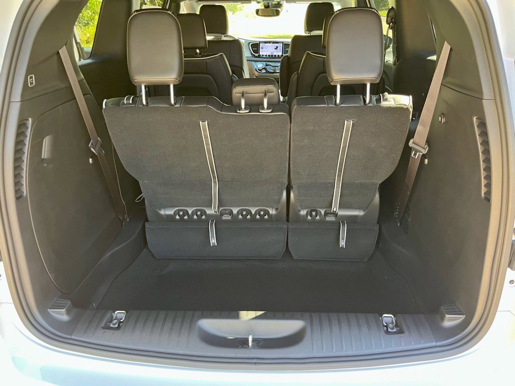 New 2026 Chrysler Pacifica Limited image 23