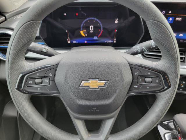 Used 2025 Chevrolet Trax LT FWD image 12