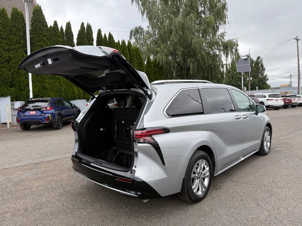 Used 2024 Toyota Sienna Platinum AWD/4WD image 10