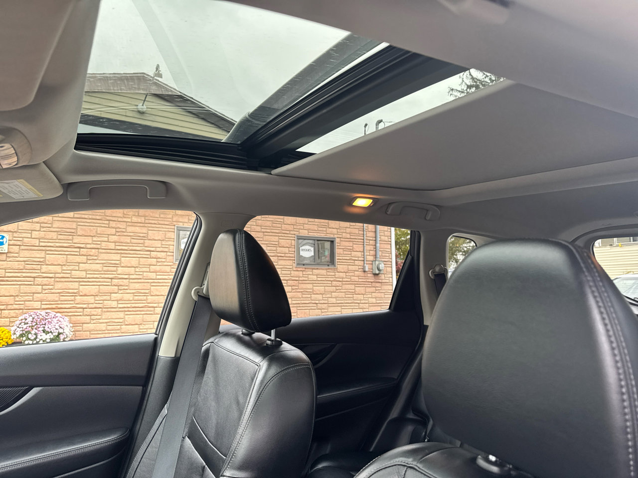 Used 2017 Nissan Rogue SL w/ SL Premium Package image 22