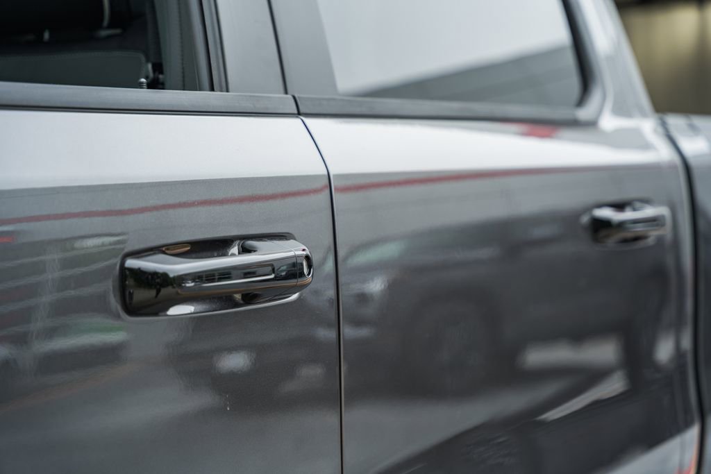 New 2026 RAM 1500 Laramie AWD/4WD image 18