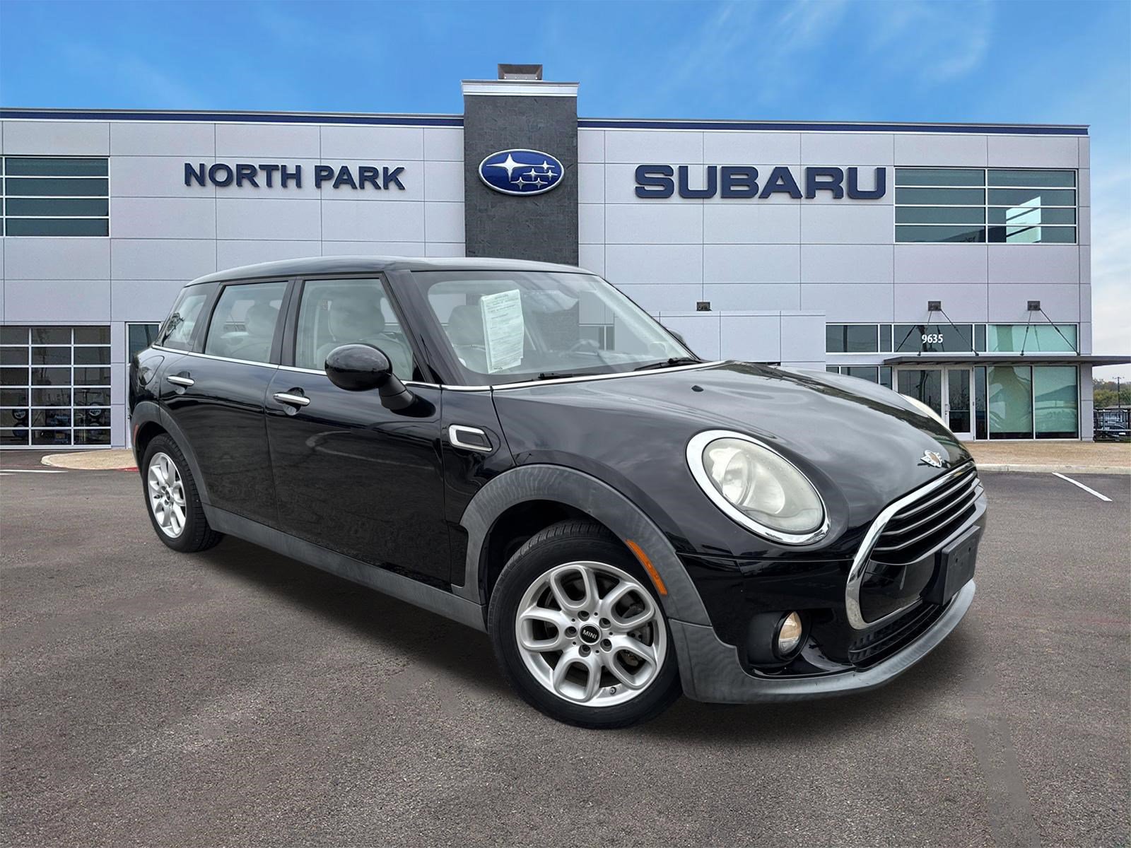 Used 2017 MINI Cooper Clubman FWD image 1