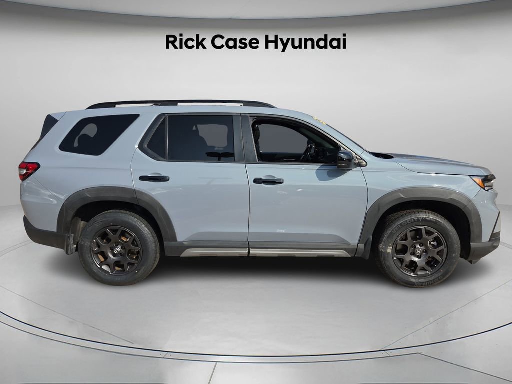 Used 2023 Honda Pilot TrailSport image 4