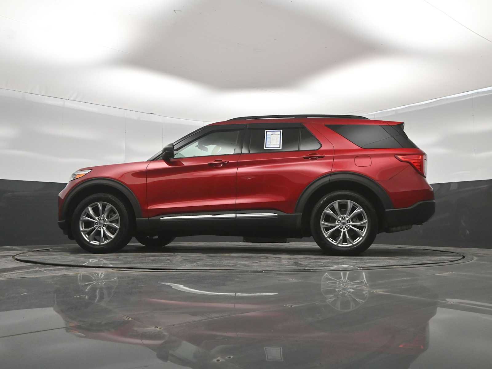 Used 2020 Ford Explorer XLT w/ Equipment Group 202A AWD/4WD image 37