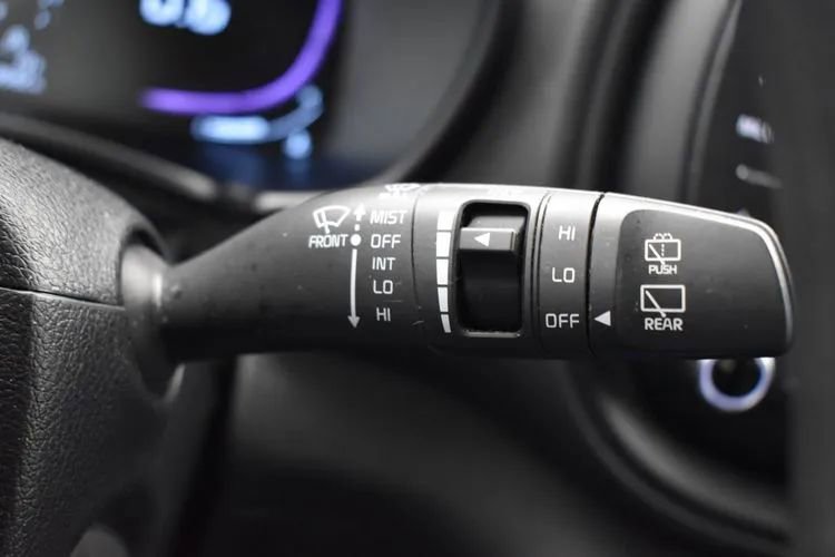 Used 2025 Kia Soul LX w/ LX Technology Package FWD image 26