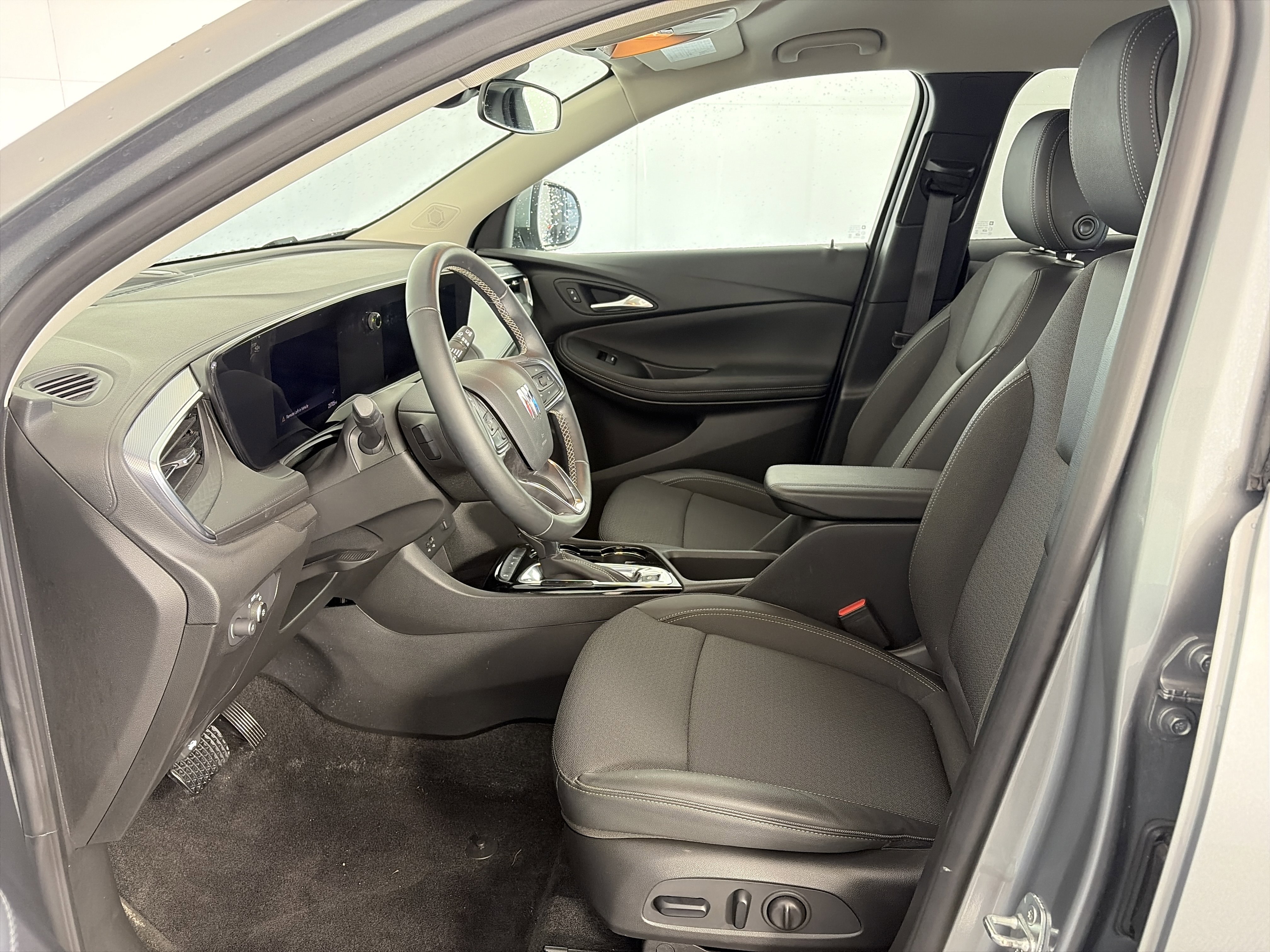 Used 2024 Buick Encore GX Preferred w/ Comfort Package FWD image 6