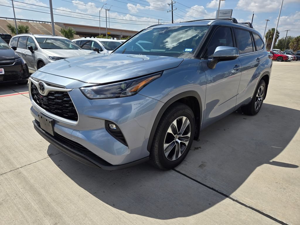 Used 2023 Toyota Highlander XLE FWD image 7