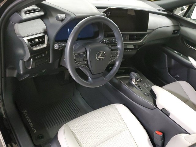 Used 2025 Lexus UX 300h AWD w/ Accessory Package (Z1) image 18