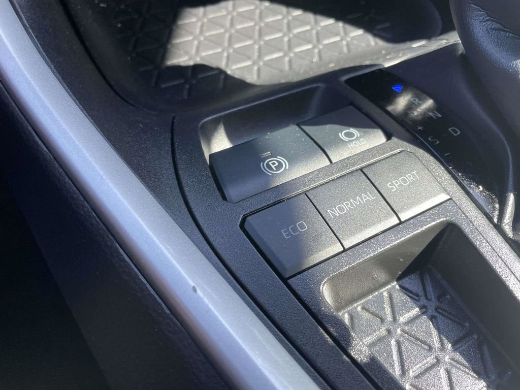 Used 2024 Toyota RAV4 LE FWD image 41
