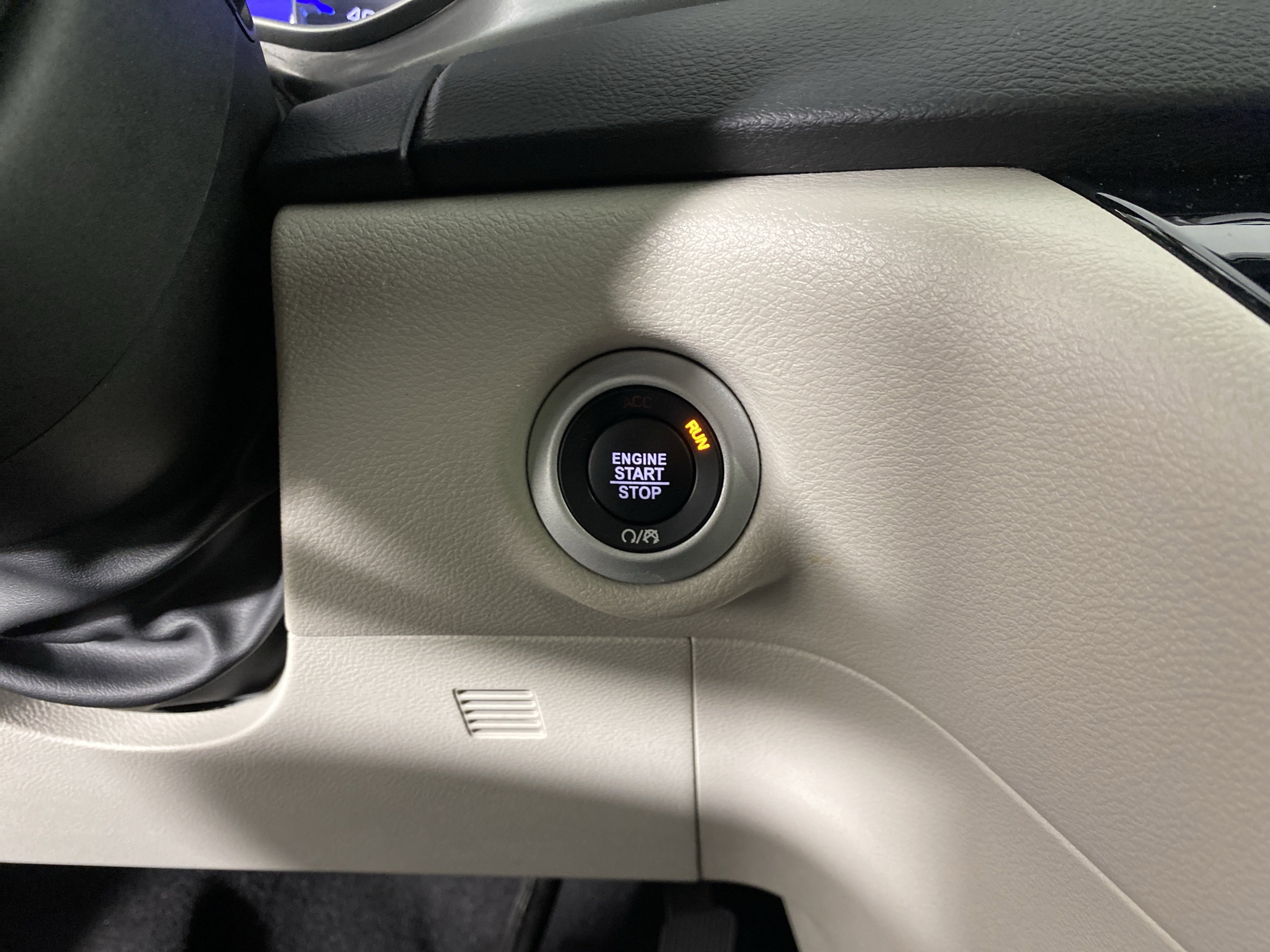 Used 2024 Chrysler Pacifica Touring-L image 25