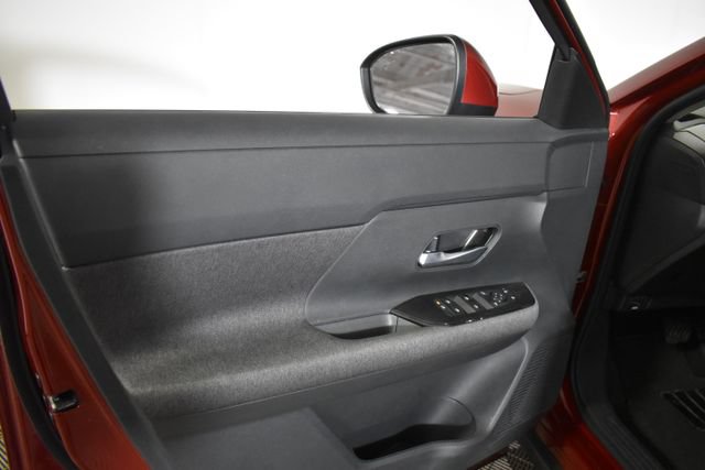 Certified 2025 Nissan Kicks SV w/ SV Premium Package AWD/4WD image 7
