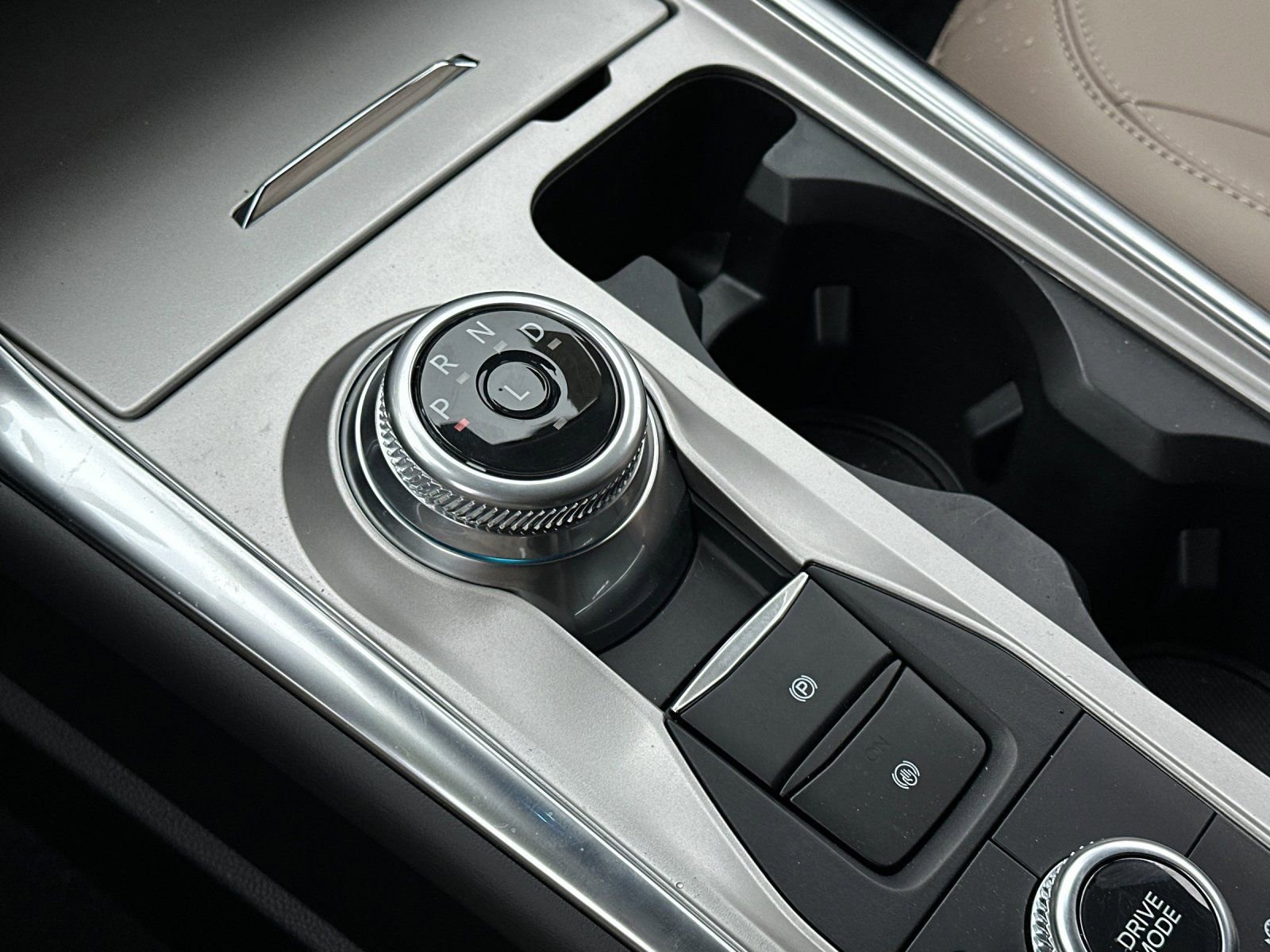 Used 2024 Ford Explorer XLT w/ Equipment Group 202A image 24