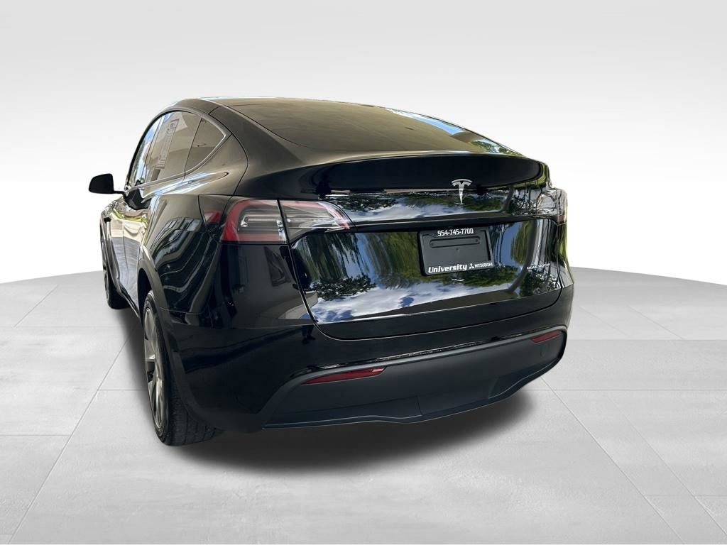 Used 2024 Tesla Model Y Long Range AWD/4WD image 4