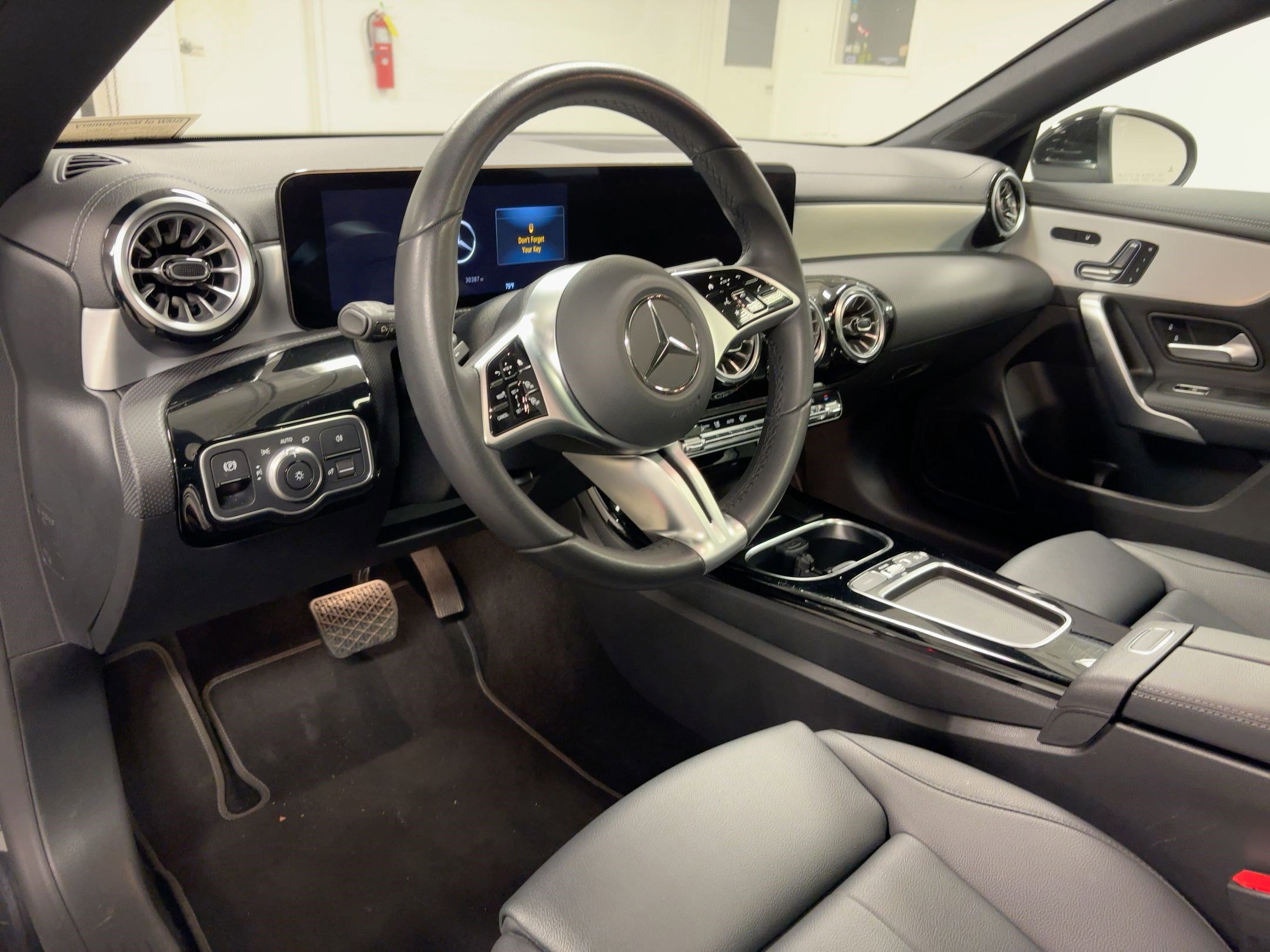 Used 2025 Mercedes-Benz CLA 250 image 3