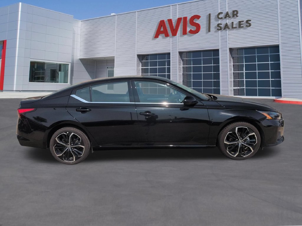 Used 2025 Nissan Altima 2.5 SR AWD/4WD image 4