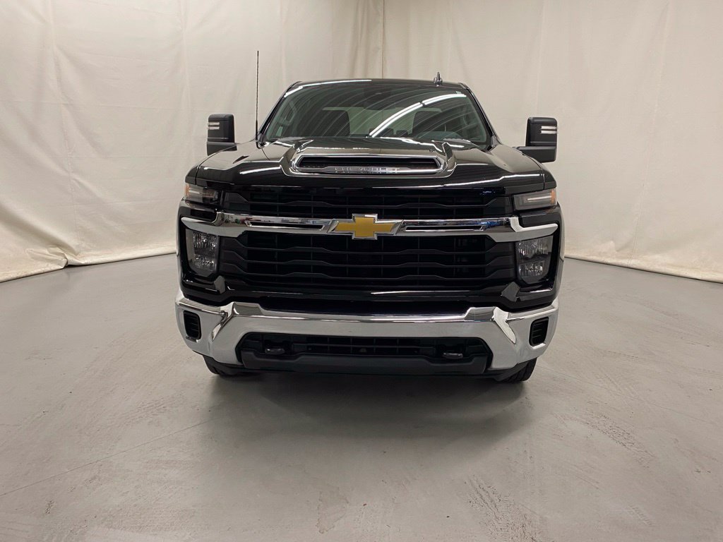 Used 2026 Chevrolet Silverado 2500 LT AWD/4WD image 3