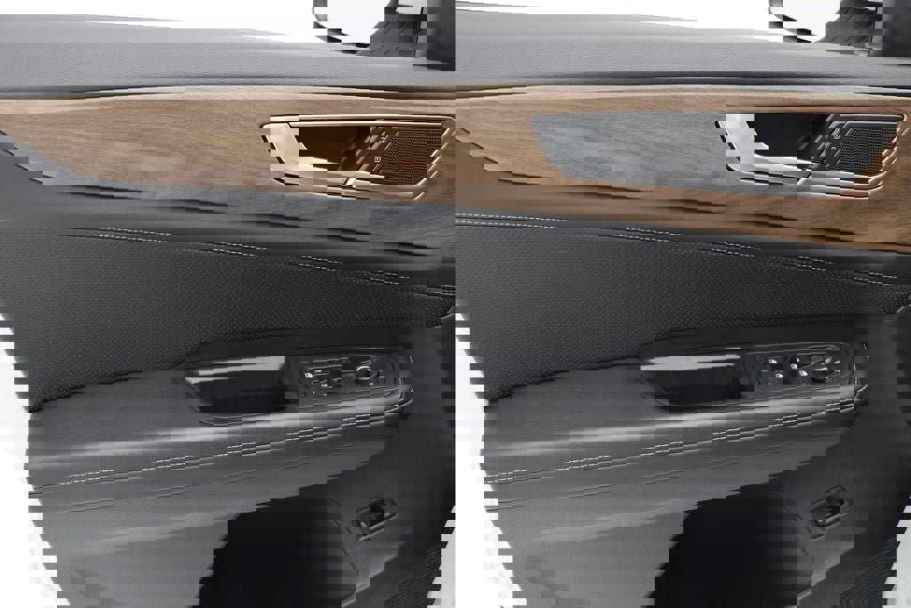 Used 2025 Volkswagen Atlas SE image 17