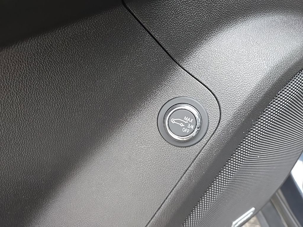 Used 2019 GMC Acadia SLT w/ LPO, Floor Liner Package FWD image 27