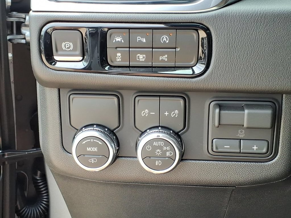 New 2026 GMC Yukon XL Denali w/ Denali Reserve Package RWD image 18