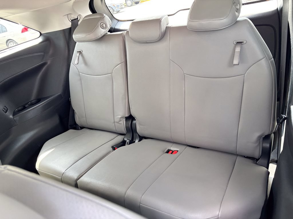 Certified 2026 Toyota Sienna XLE FWD image 46