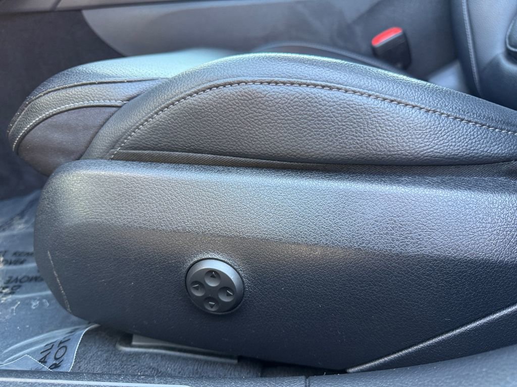 Used 2022 Mercedes-Benz C 300 4MATIC Sedan w/ Exclusive Trim Package image 10