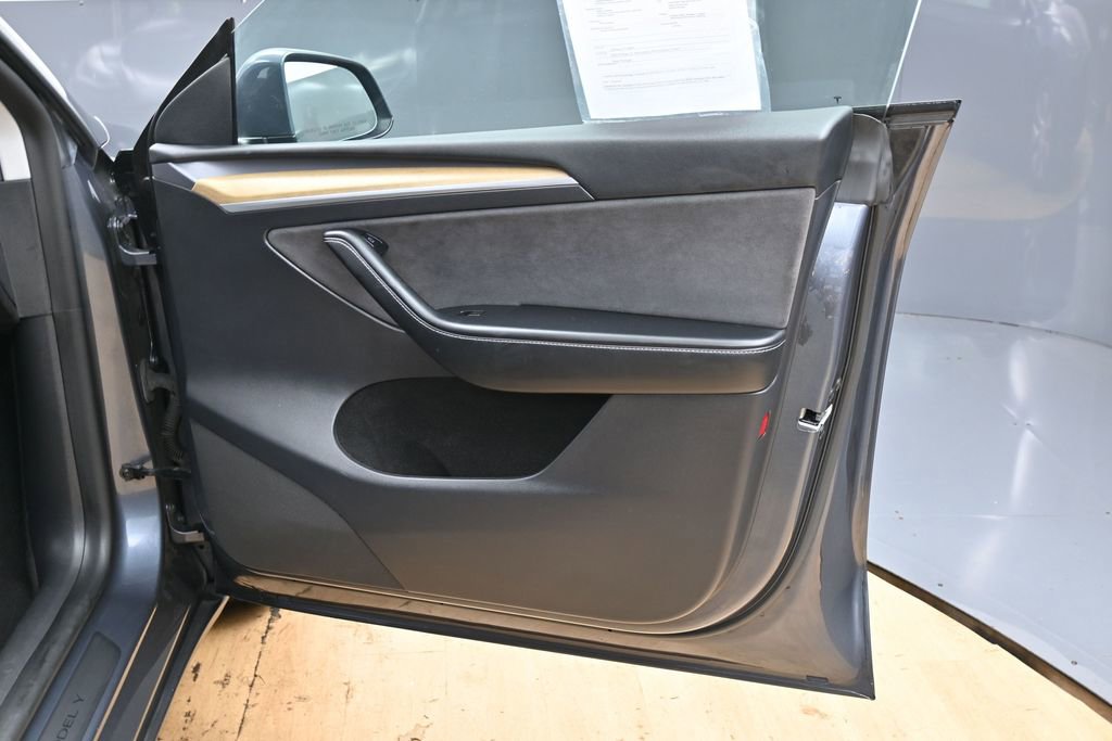 Used 2023 Tesla Model Y Long Range AWD/4WD image 40