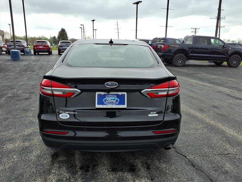 Used 2019 Ford Fusion SE image 4