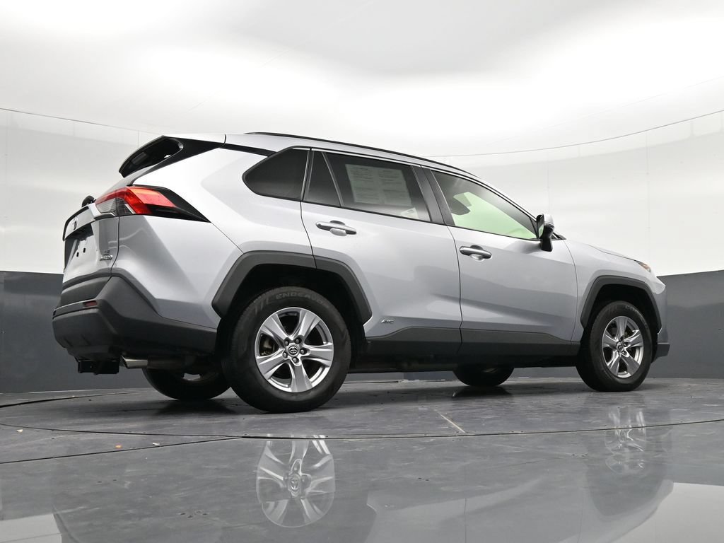 Used 2022 Toyota RAV4 LE AWD/4WD image 31