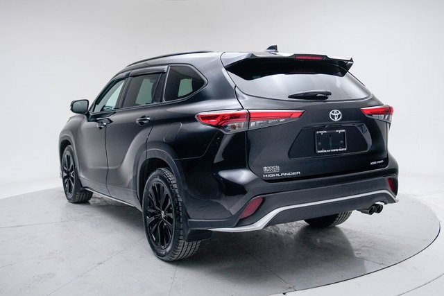 Used 2023 Toyota Highlander XSE image 3
