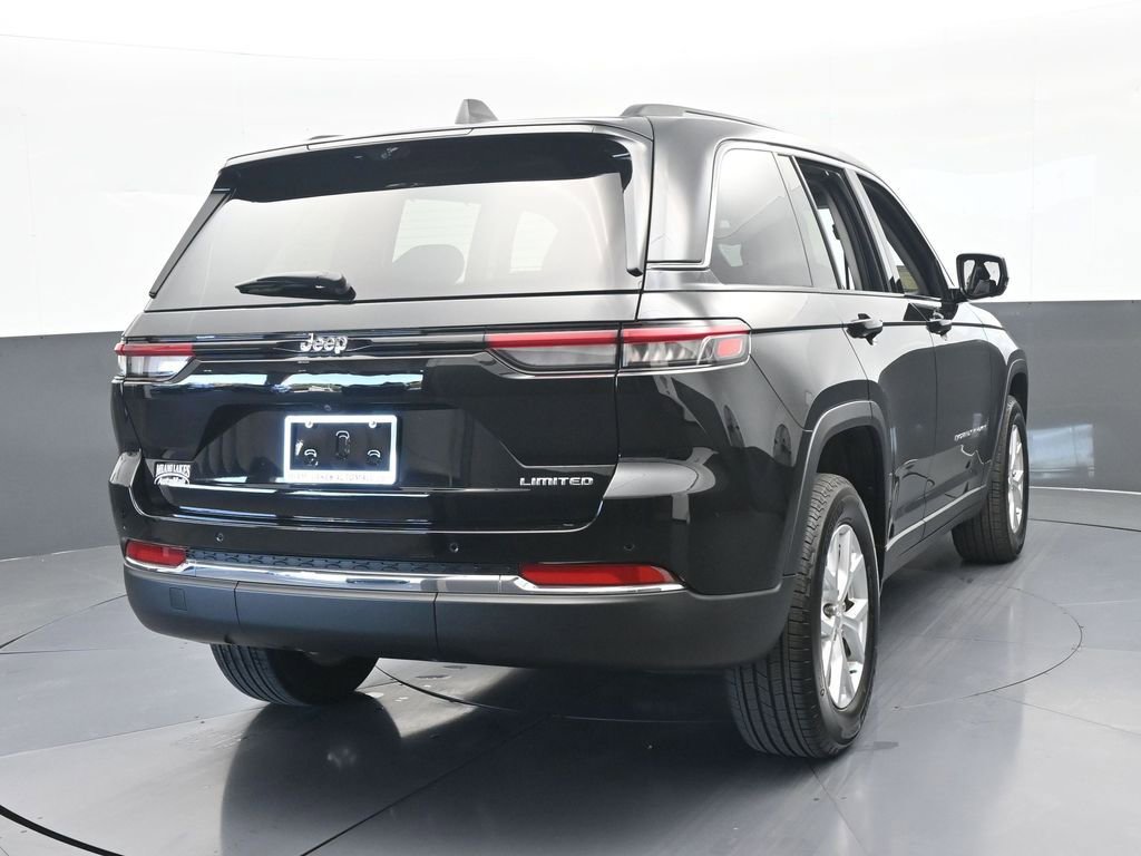 Used 2024 Jeep Grand Cherokee Limited w/ Luxury Tech Group II image 5