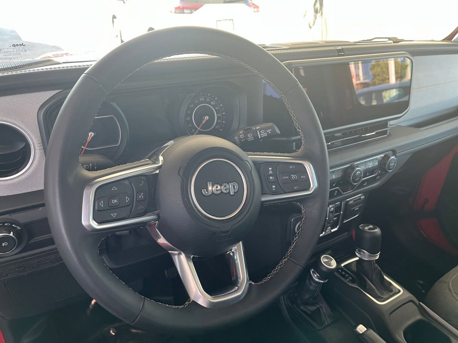 Used 2025 Jeep Wrangler Sahara image 28