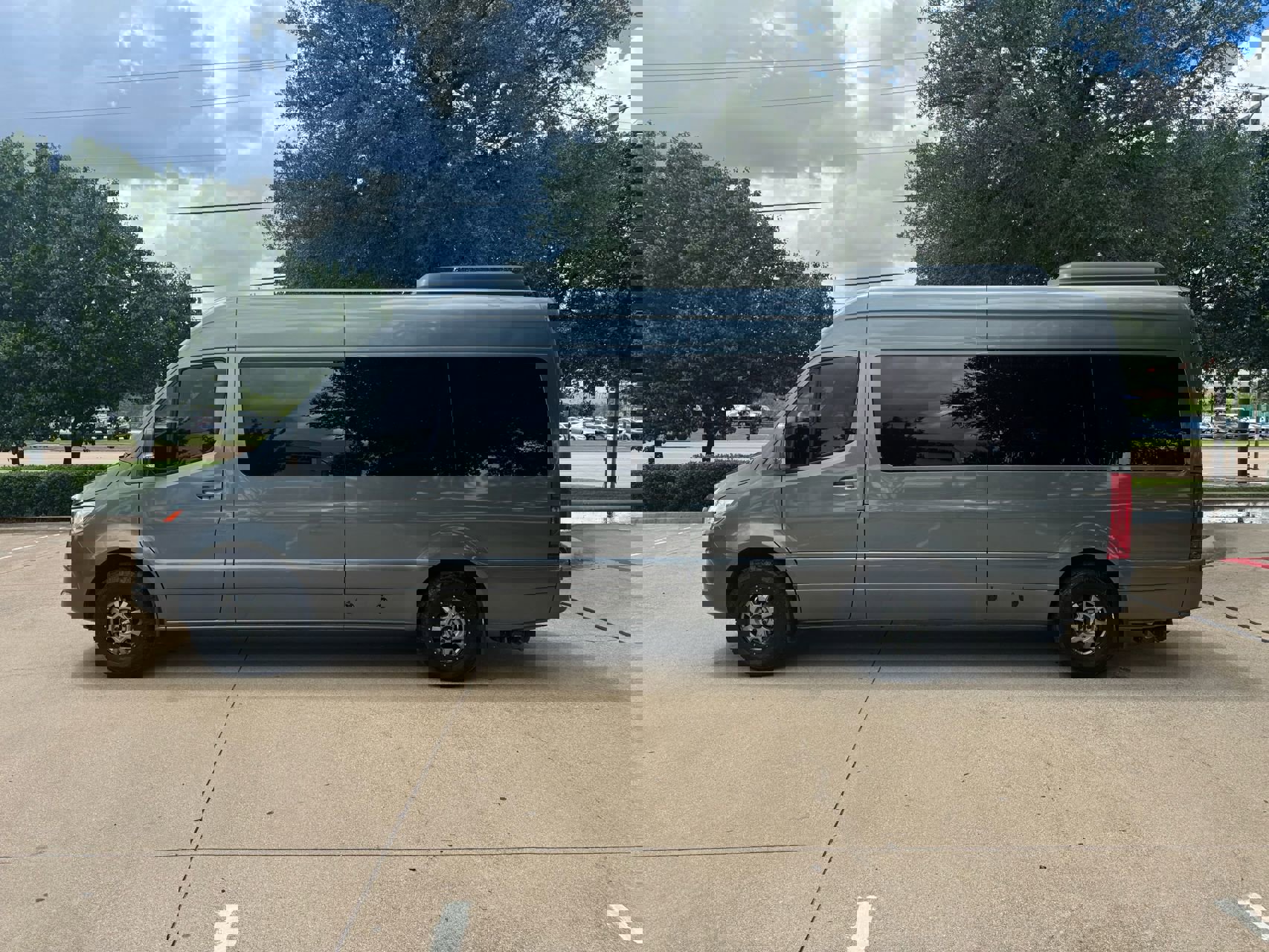 Used 2019 Mercedes-Benz Sprinter 2500 image 2