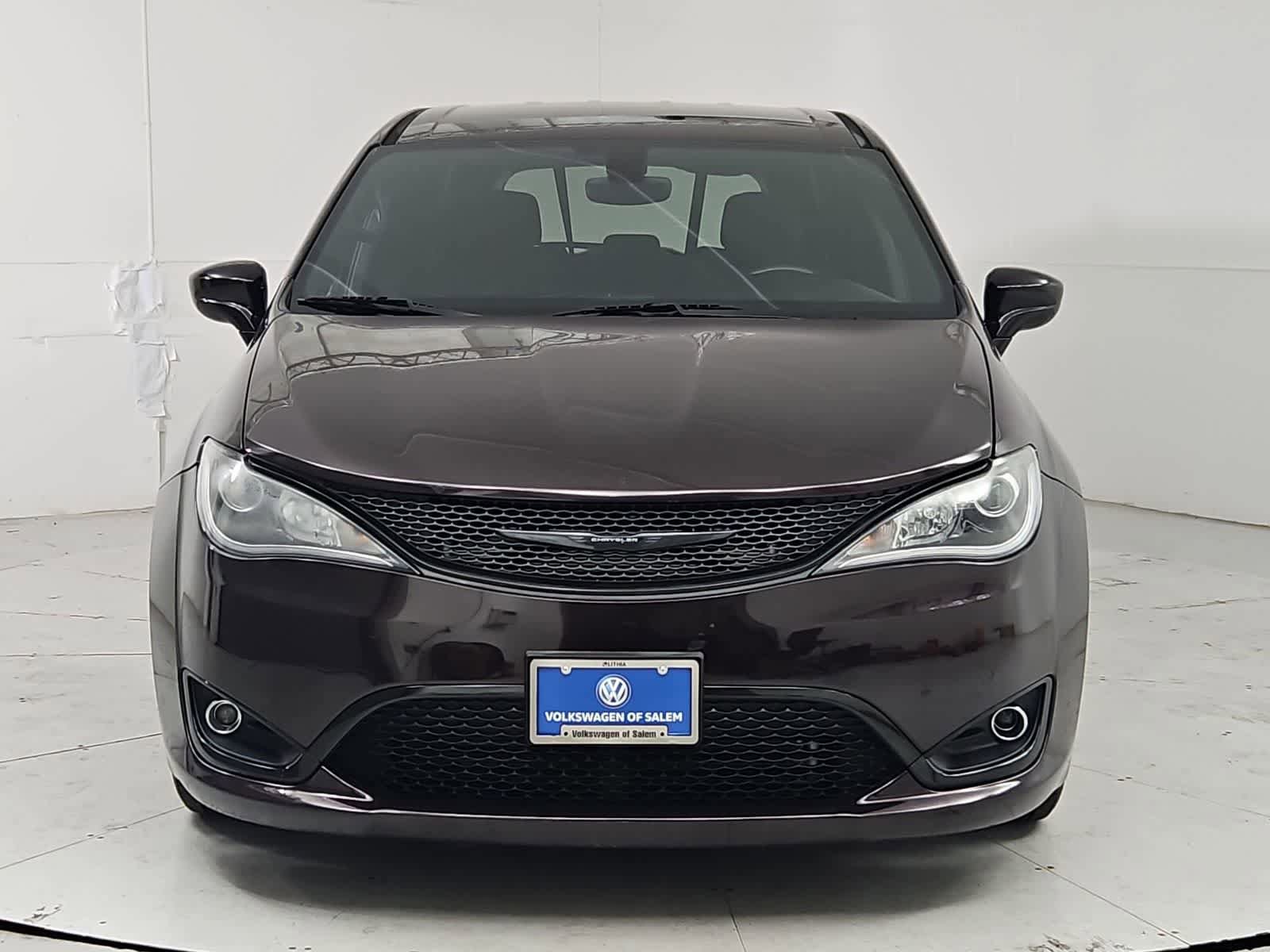 Used 2018 Chrysler Pacifica Touring Plus w/ S Appearance Package FWD image 9