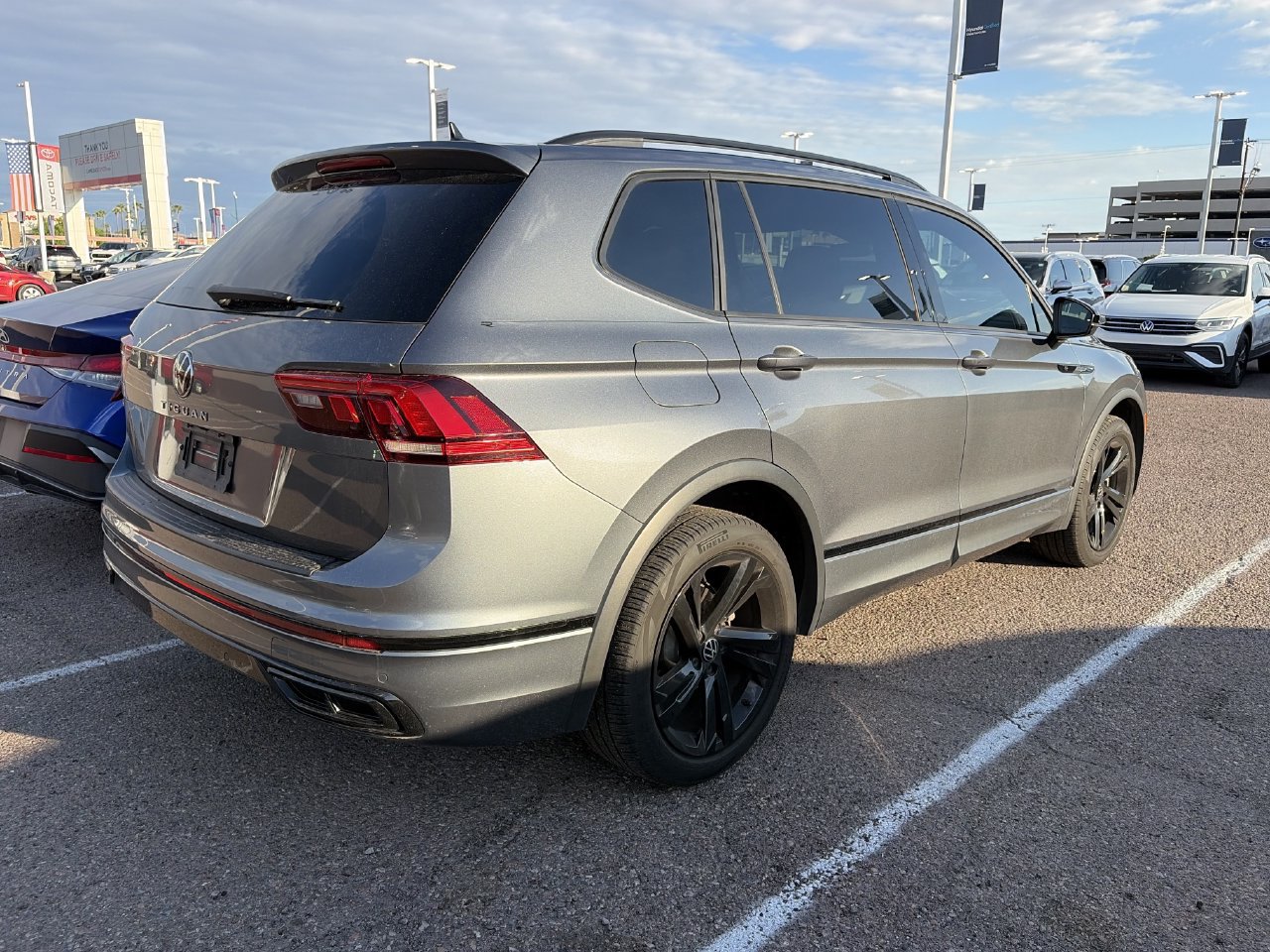 Used 2024 Volkswagen Tiguan SE R-Line FWD image 11