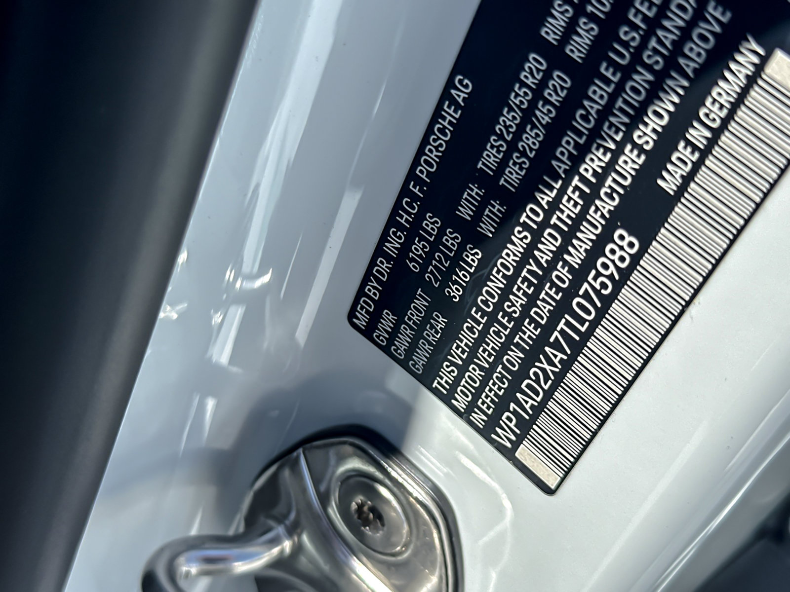 New 2026 Porsche Macan Electric RWD image 29