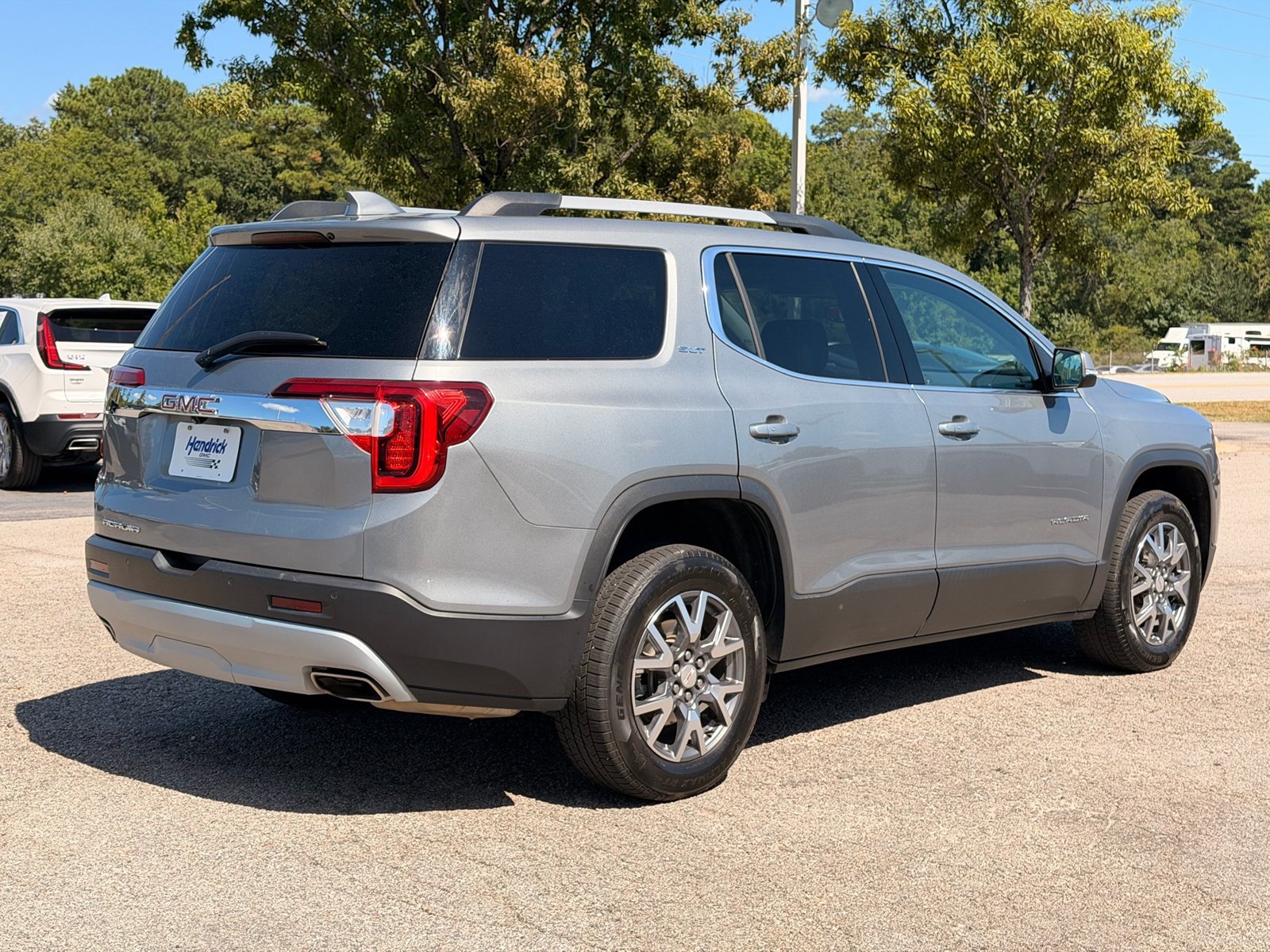 Used 2023 GMC Acadia SLT FWD image 12