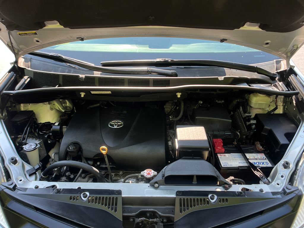 Used 2020 Toyota Sienna L FWD image 22