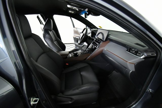 Used 2023 Toyota Venza XLE image 22