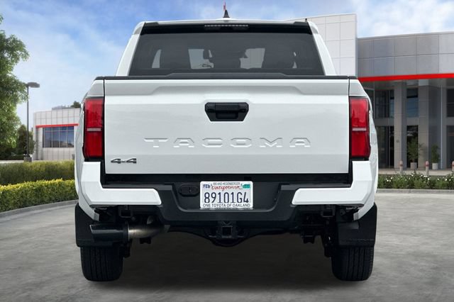 Used 2025 Toyota Tacoma SR5 AWD/4WD image 5
