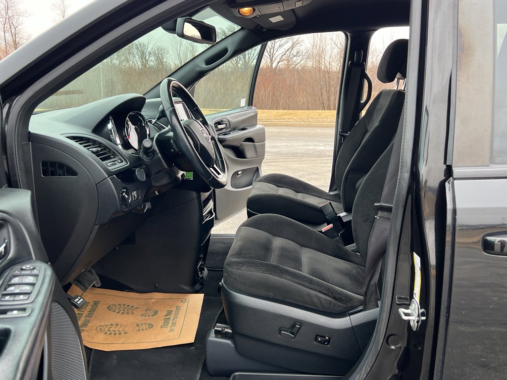 Used 2020 Dodge Grand Caravan SE image 13