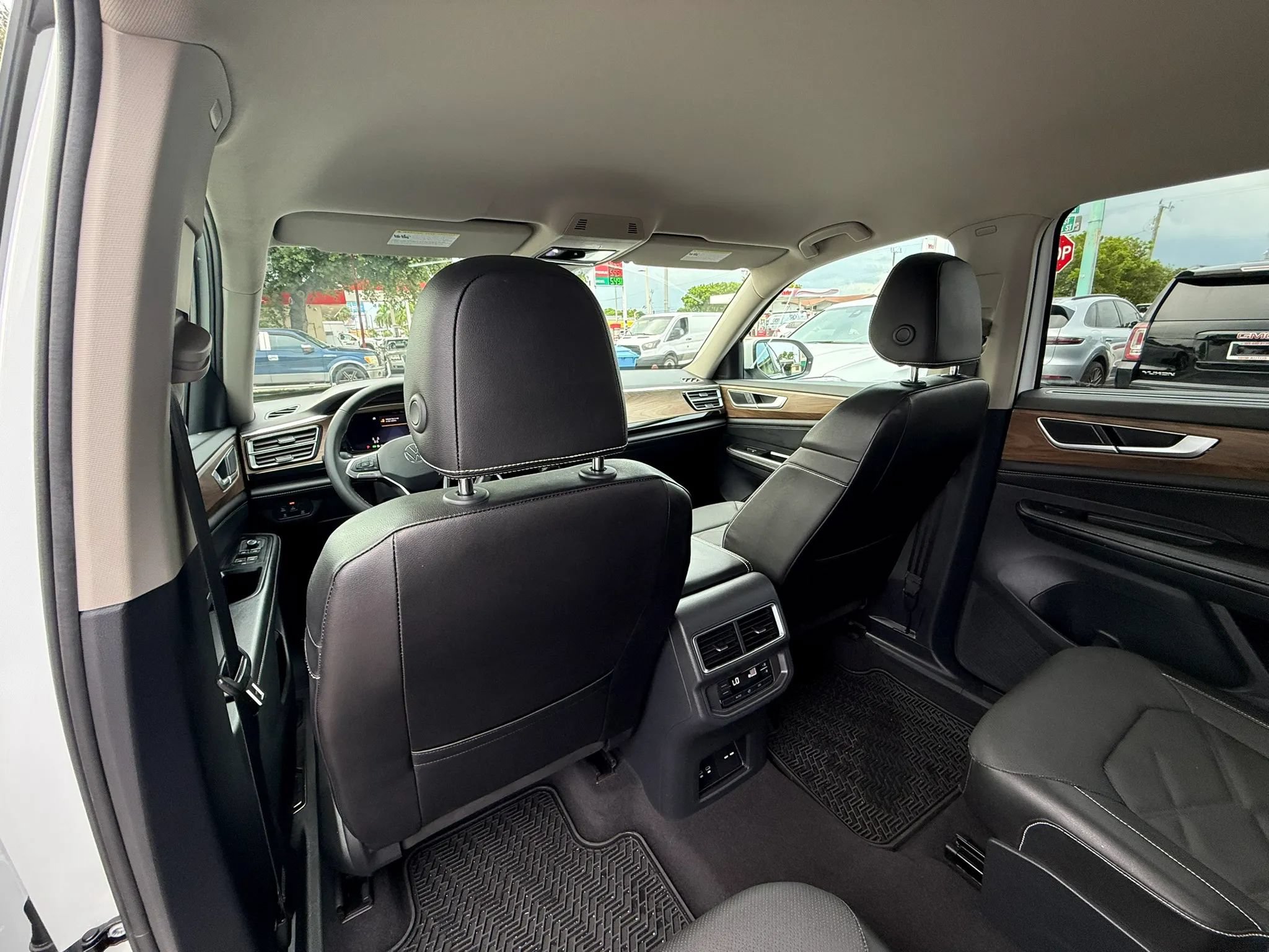 Used 2024 Volkswagen Atlas SE FWD image 19