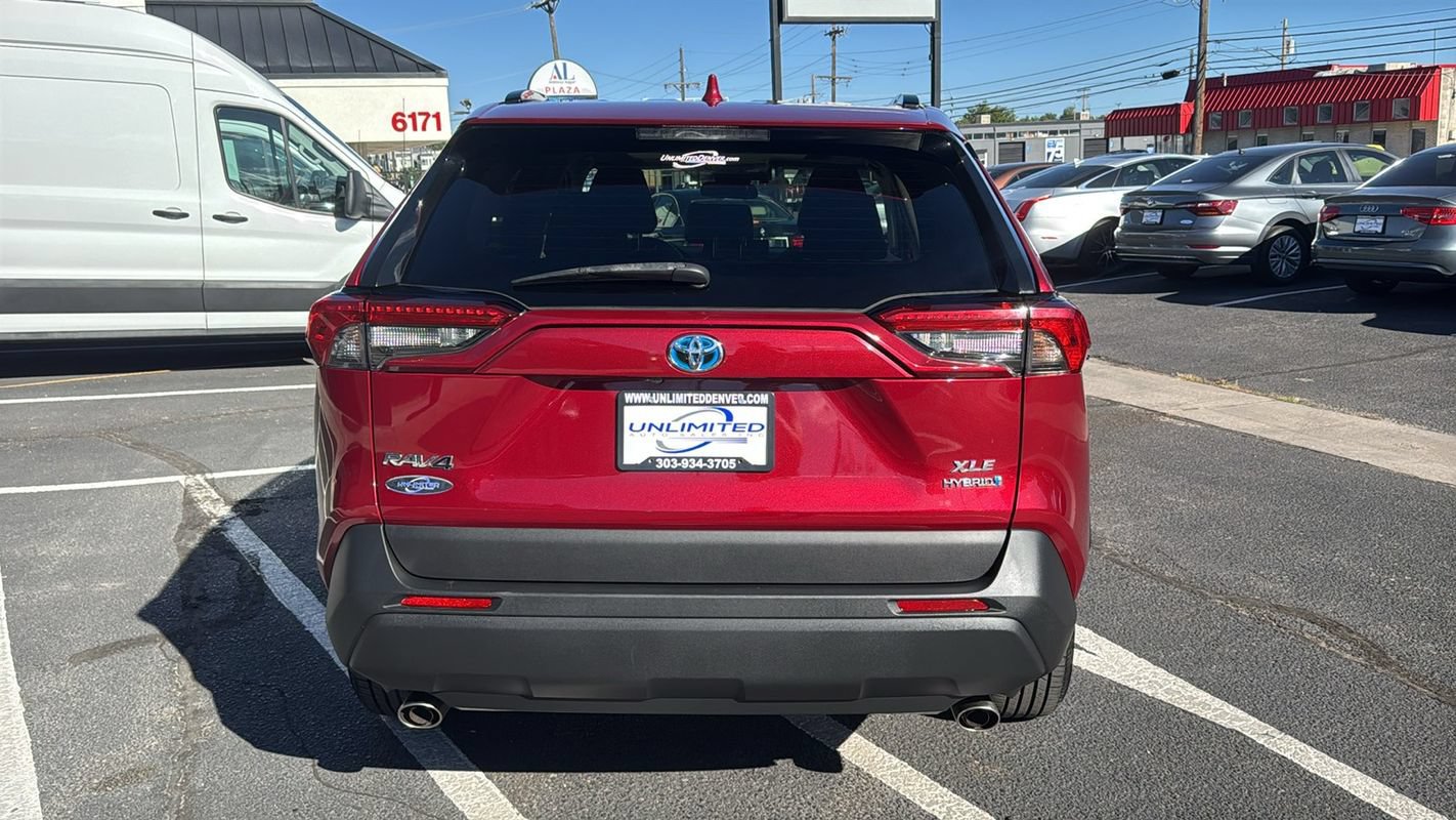 Used 2021 Toyota RAV4 XLE w/ Convenience Package AWD/4WD image 4