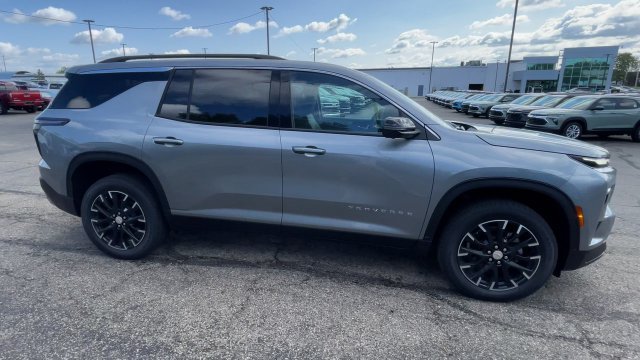 New 2026 Chevrolet Traverse LT w/ Sun and Wheel Package AWD/4WD image 3