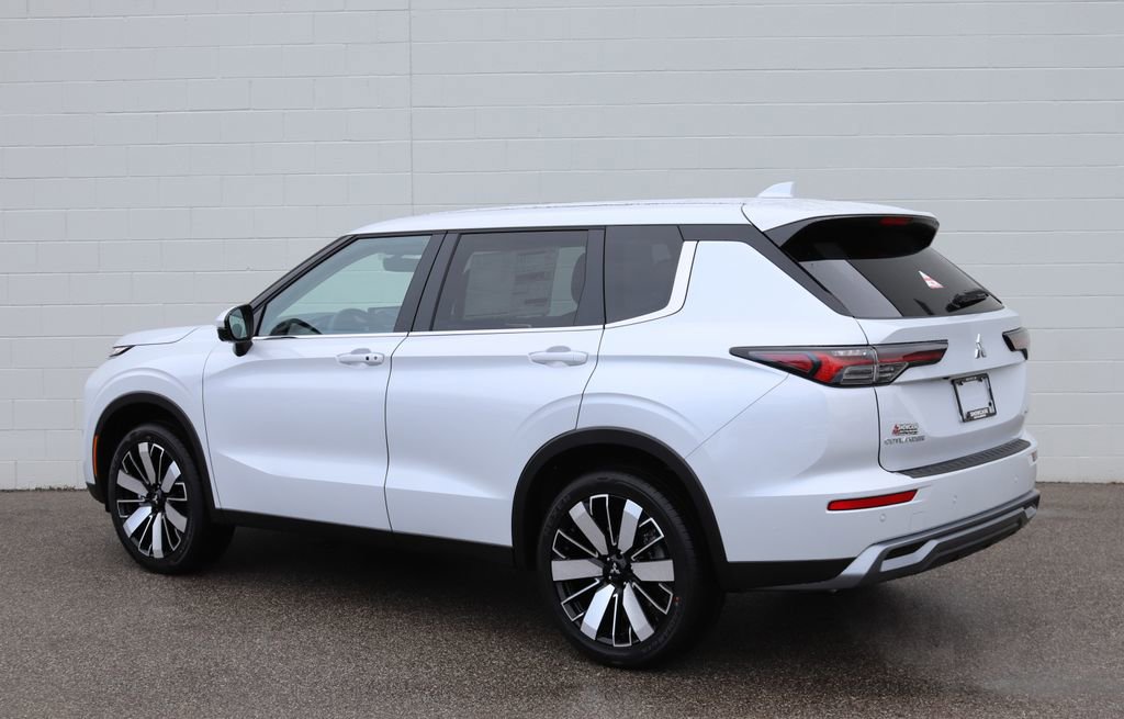 New 2026 Mitsubishi Outlander SE image 3