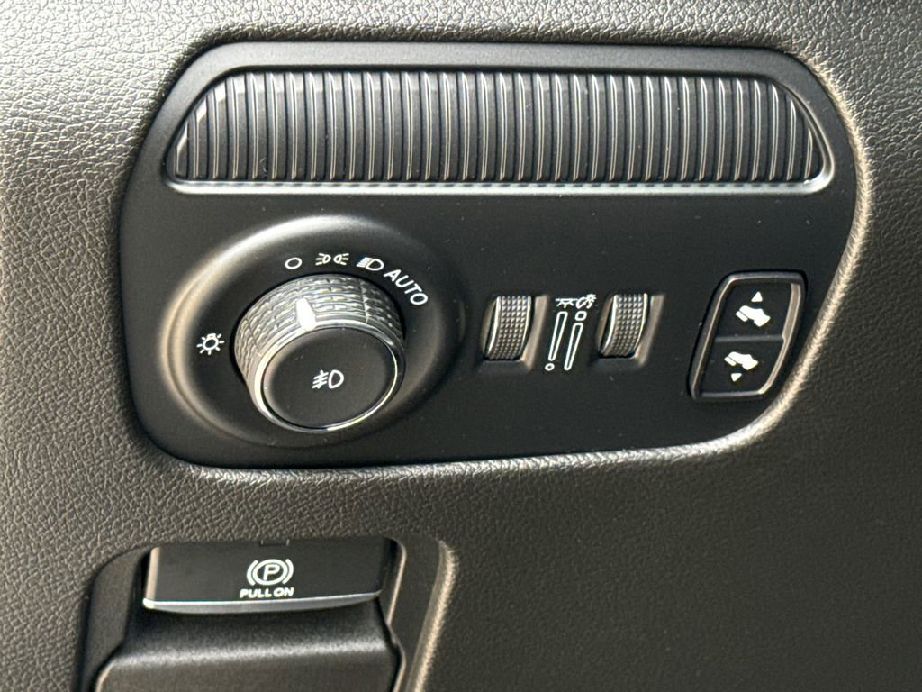 Used 2023 Jeep Wagoneer 4WD image 23